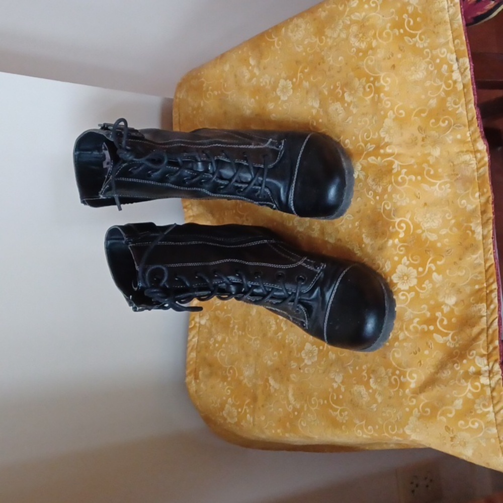 Black High Ankle Slim Lace-up Boots